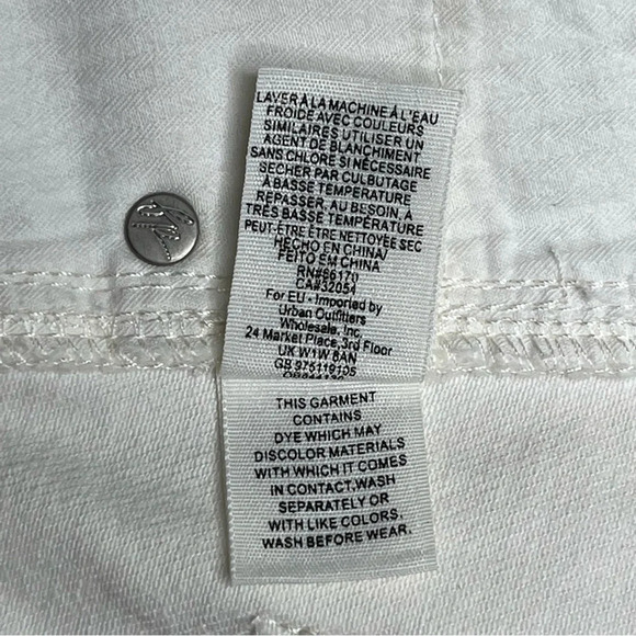 We the Free Zip It Up Vintage White Distressed Raw Hem Jean Mini Skirt Size 29 - Picture 13 of 13